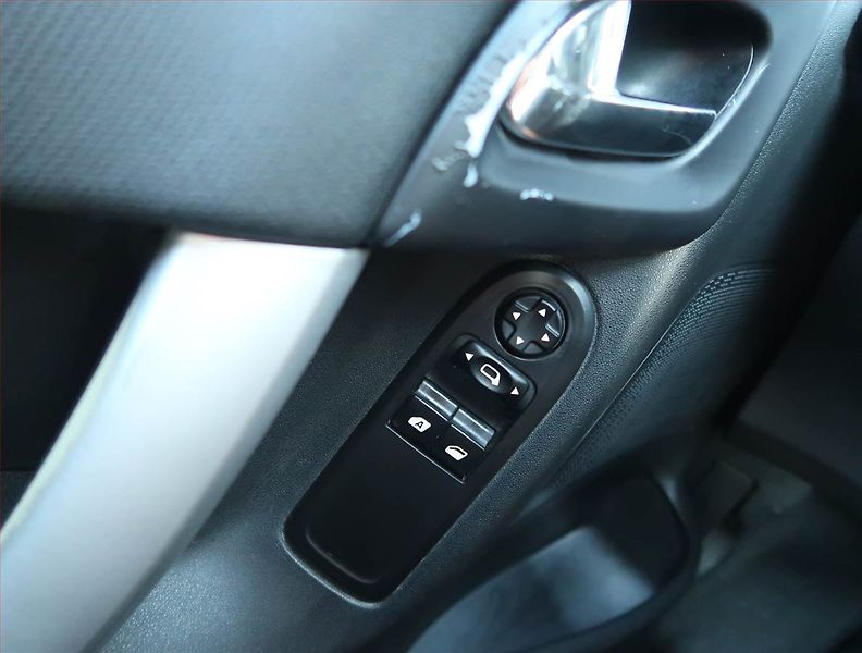 Citroën C3 (2010) 1.1 i, nová STK, slušný stav - fotka 15 z 15