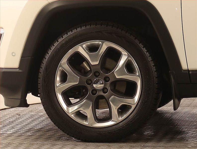 Jeep Compass (2019) 1.4 MultiAir, 4X4, Automat - fotka 15 z 25