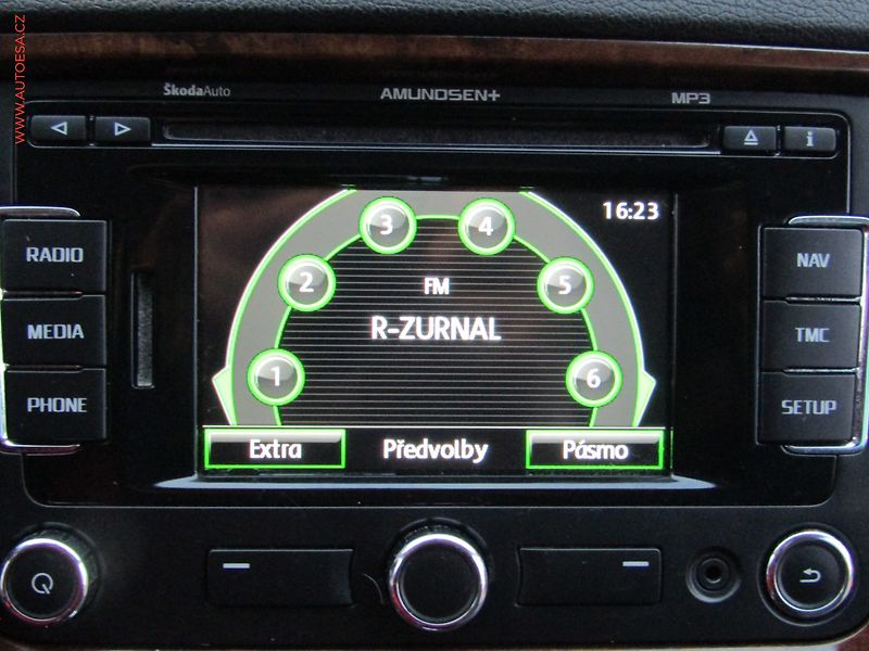 Škoda Octavia (2012) 2.0 TDi, Elegance, DSG, xenon - fotka 13 z 19