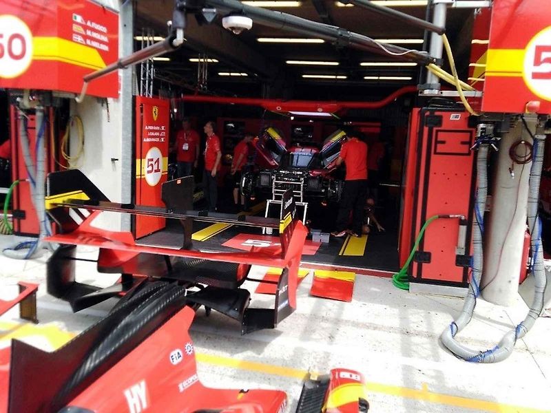 Zážitek na celý život si z jubilejního závodu 24 hodin Le Mans odvezli automodeláři z Mostu. Malé a velké Porsche podruhé.