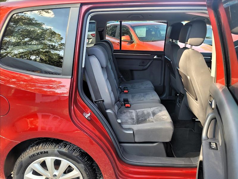 Volkswagen Touran 2,0 Rezervace!,dsg,Highline,ků - fotka 16 z 44
