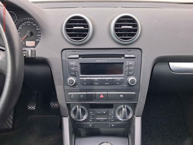 Audi A3 (2009) 1.4 TFSi, Attraction, AC - fotka 12 z 14
