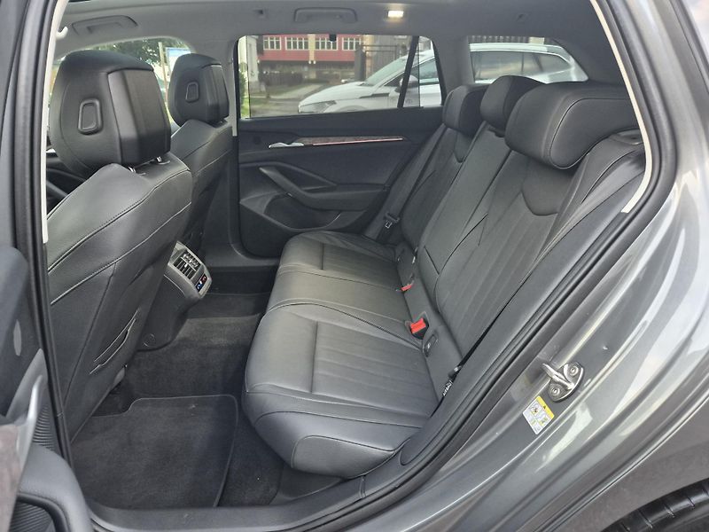 Škoda Superb ZAMLUVENO ! 110kw DSG L&K 18A - fotka 45 z 52