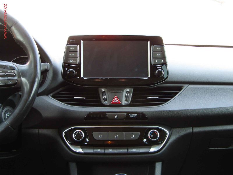 Hyundai i30 (2018) 1.4 T-GDi, 2.maj,ČR, AC - fotka 11 z 18