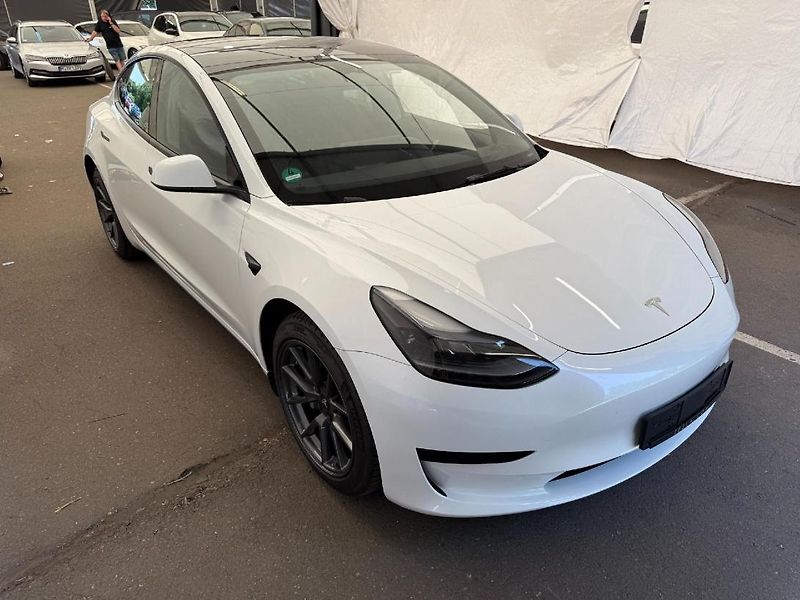 Tesla Model 3 STANDART RANGE 208w SOH 96,0% - fotka 2 z 10