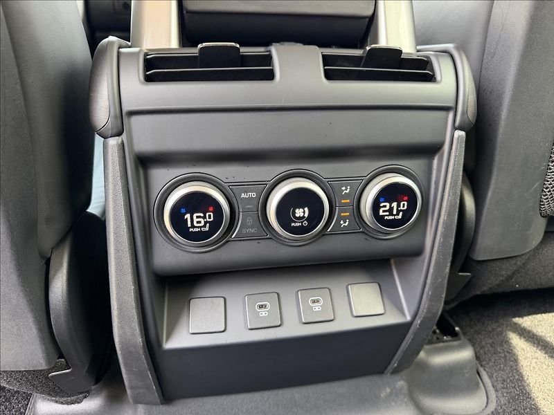 Land Rover Defender 3,0 130 D300 First Ed. 8MÍST - fotka 37 z 50