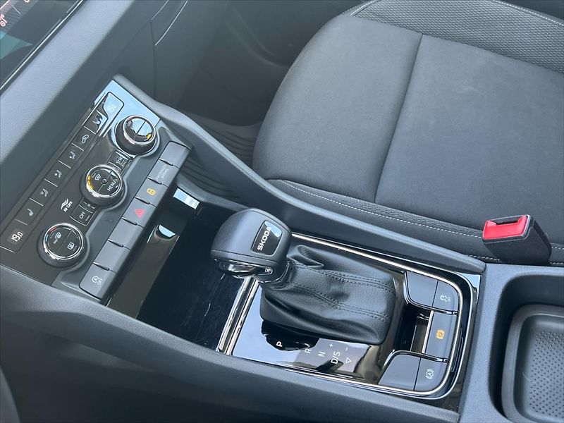 Škoda Karoq 1,5 TSi 110kW 7DSG SELECTION - fotka 18 z 24
