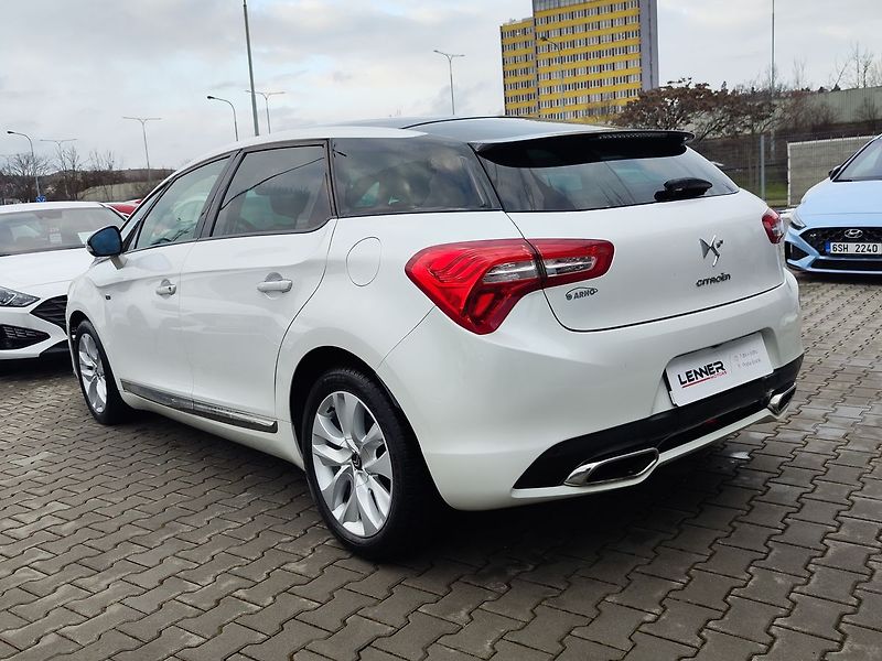 Citroën DS5 2.0 HDI/120kW hybrid4 Panorama - fotka 7 z 32