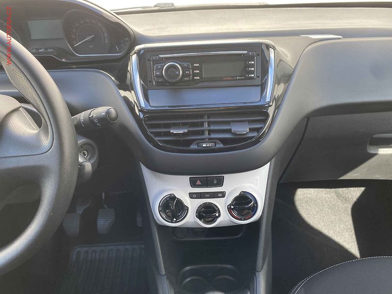 Peugeot 208 (2017) 1.2 PT, AC, tempo - fotka 12 z 16