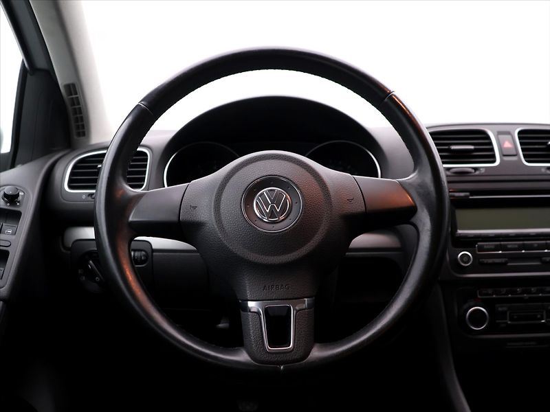 Volkswagen Golf 1,4 MPI 59KW Klimatizace CZ - fotka 17 z 31