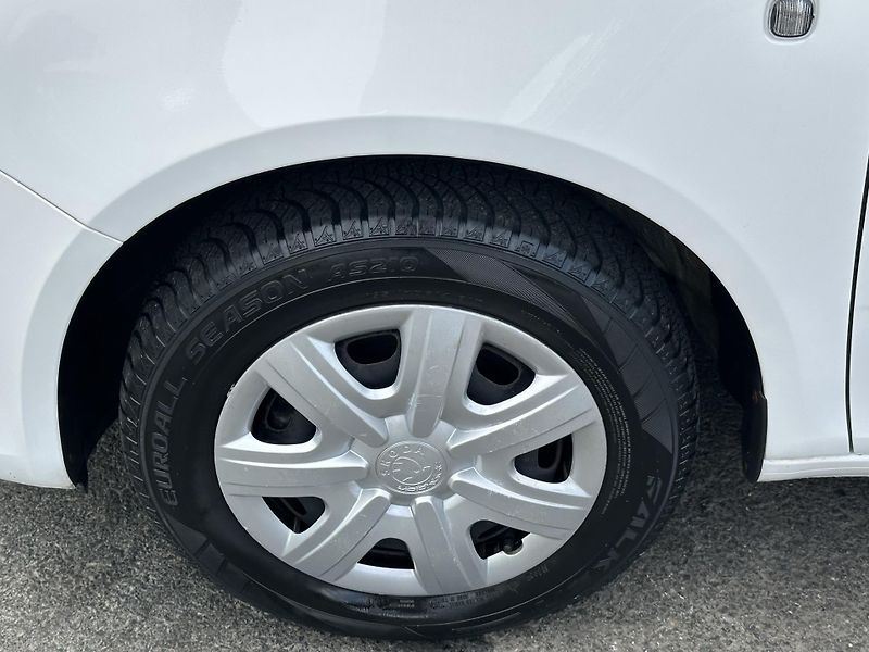 Škoda Fabia (2011) 1.2TSI/63kW 1.Maj. *KLIMA  - fotka 29 z 30
