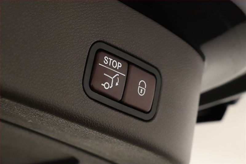 Mercedes-Benz GLS (2019) 500 4MATIC - fotka 16 z 20