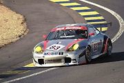 Porsche 996 GT3-R se kterým jela posádka Bob Wollek a Lucas Luhr startovat při 24 hodin Le Mans v roce 2000.