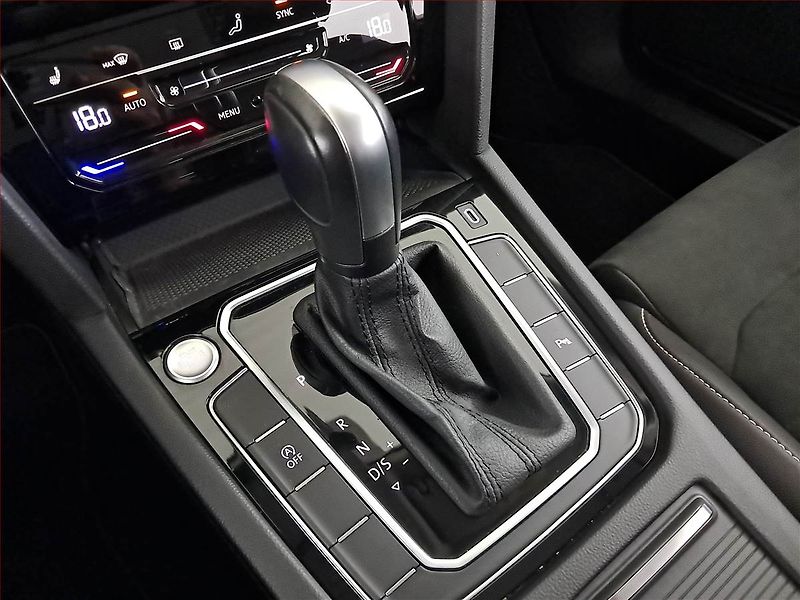 Volkswagen Passat (2021) Elegance 2.0 TDI - fotka 18 z 24