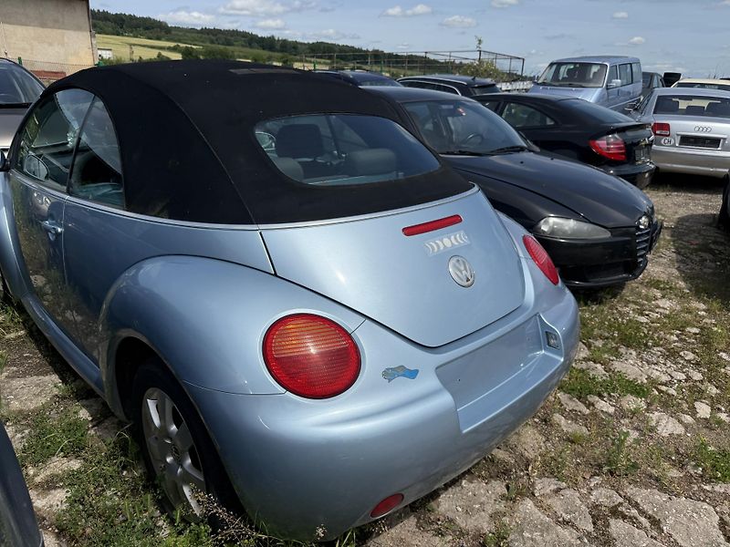 Volkswagen New Beetle (2003) Kabroušek 1.6 75kw - fotka 9 z 15