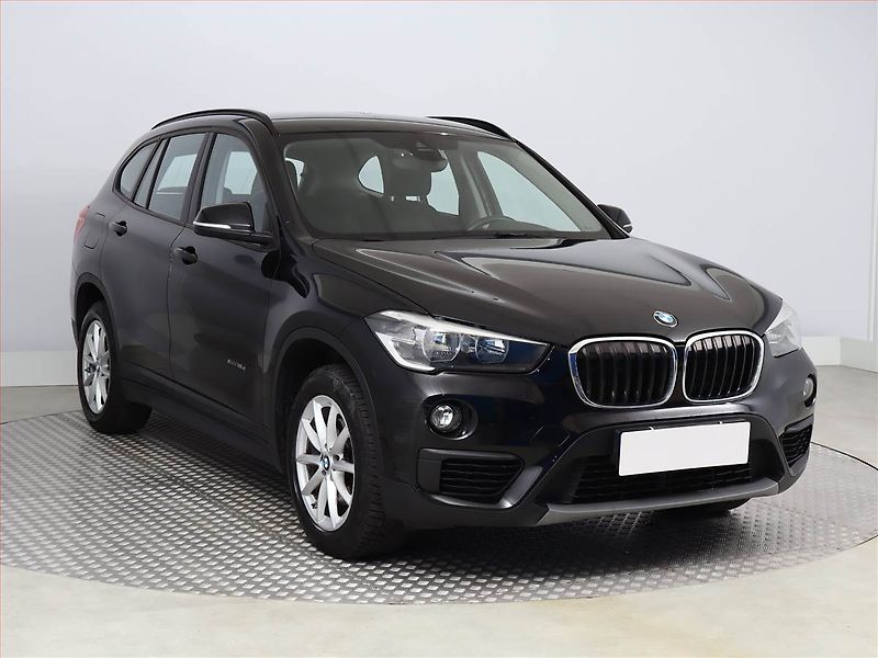 BMW X1 (2017) xDrive18d, 4X4, Automat, ČR - fotka 1 z 17