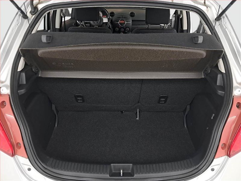 Mazda 2 (2008) 1.3 i, rezervace - fotka 13 z 15