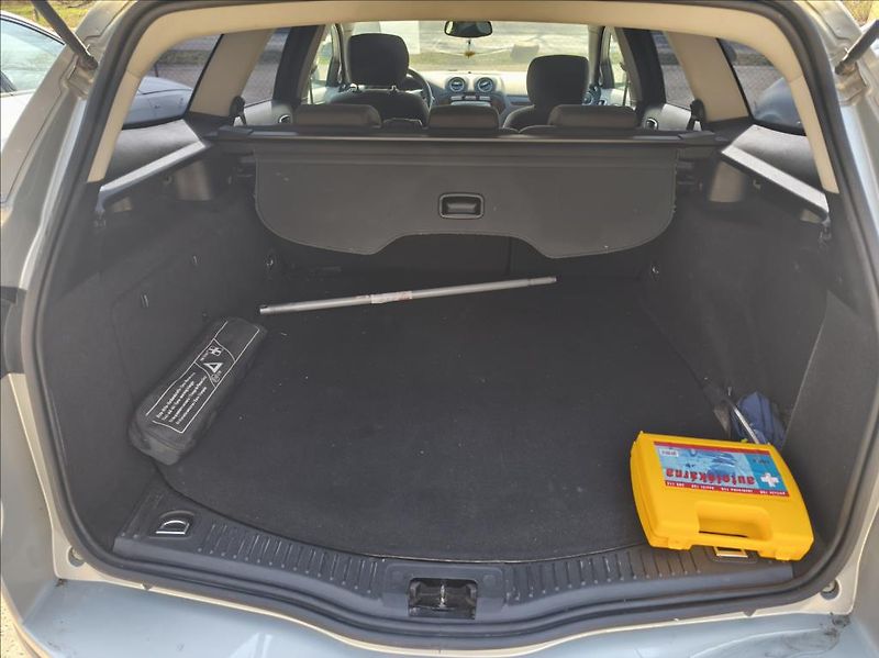 Ford Mondeo 2,2 TDCi  Ghia X - fotka 6 z 8