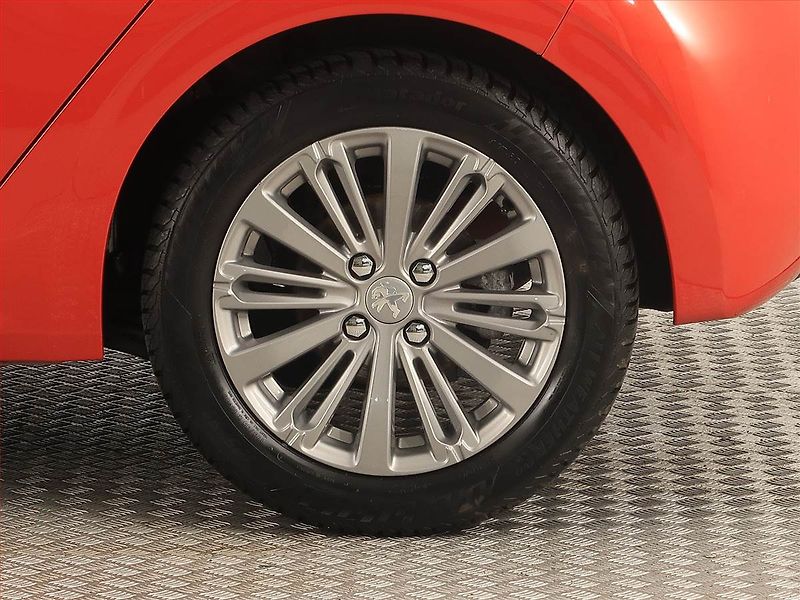 Peugeot 208 (2016) Style 1.2 PureTech, Navi - fotka 14 z 17