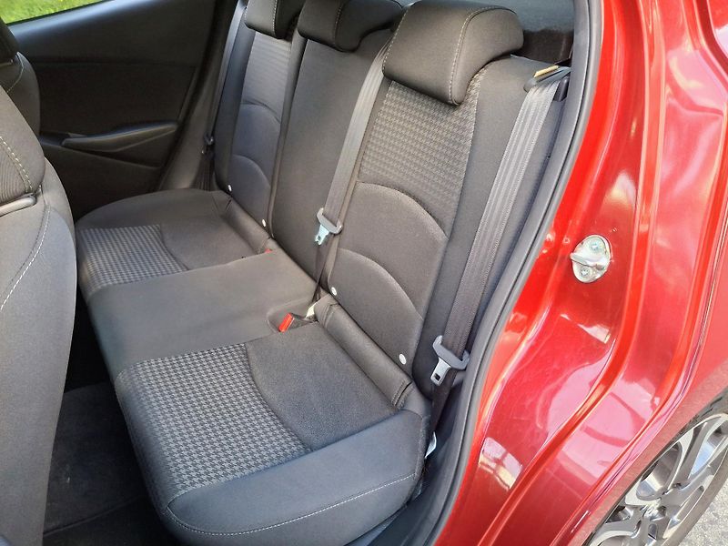 Mazda 2 1.5 benzin 66 kw - fotka 15 z 31