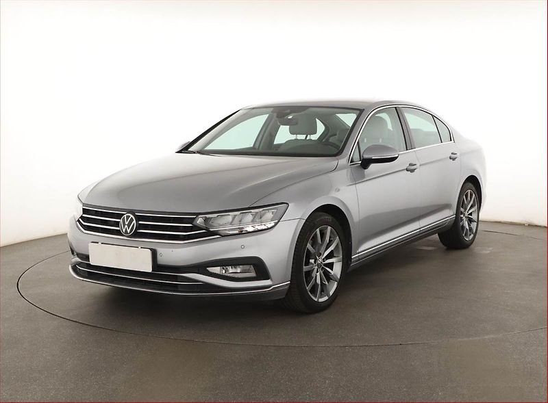 Volkswagen Passat (2022) Elegance 2.0 TDI - fotka 2 z 21