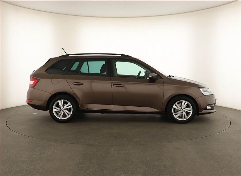 Škoda Fabia (2021) Style 1.0 TSI, Automat - fotka 6 z 15