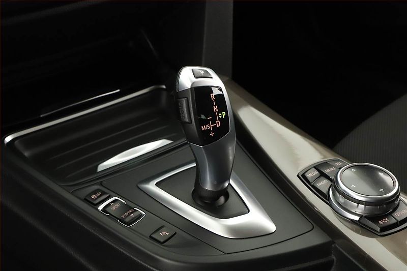 BMW Řada 3 (2014) 320 d xDrive, 4X4, Automat - fotka 10 z 20