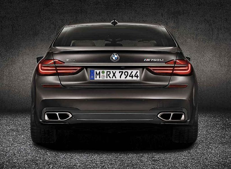 BMW M760Li xDrive.
