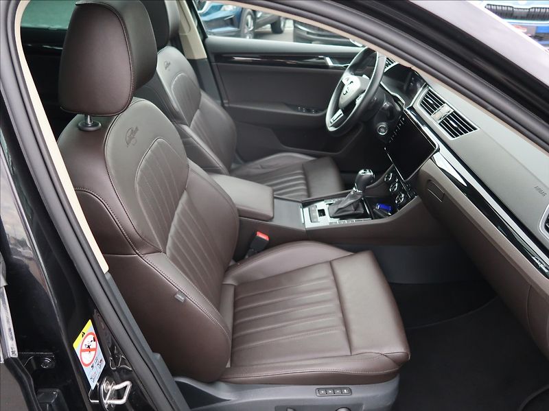 Škoda Superb 2,0 TSi,200kW,NovéČR,L&K,4x4 - fotka 13 z 32
