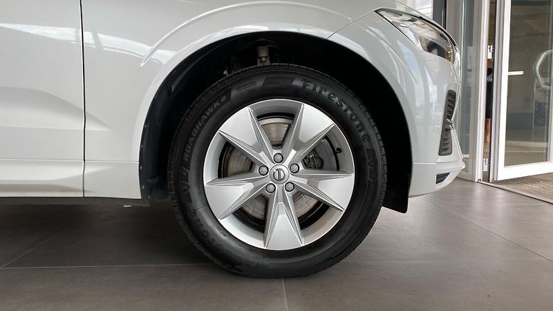 Volvo XC60 CORE, B4 AWD, 145+10 kW / 197+ - fotka 32 z 35