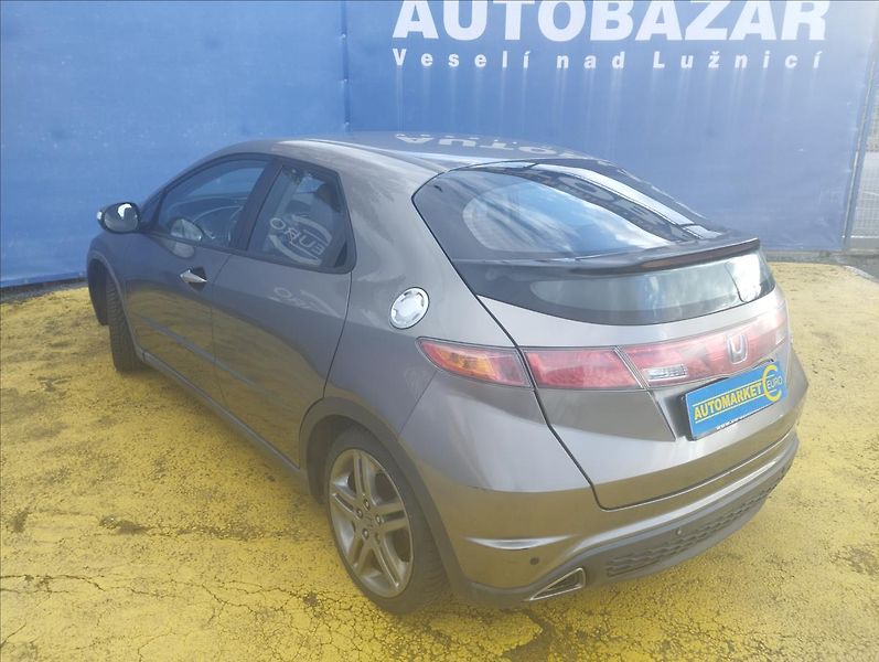 Honda Civic 1,8 V-TEc 103KW AUTOMAT - fotka 6 z 18