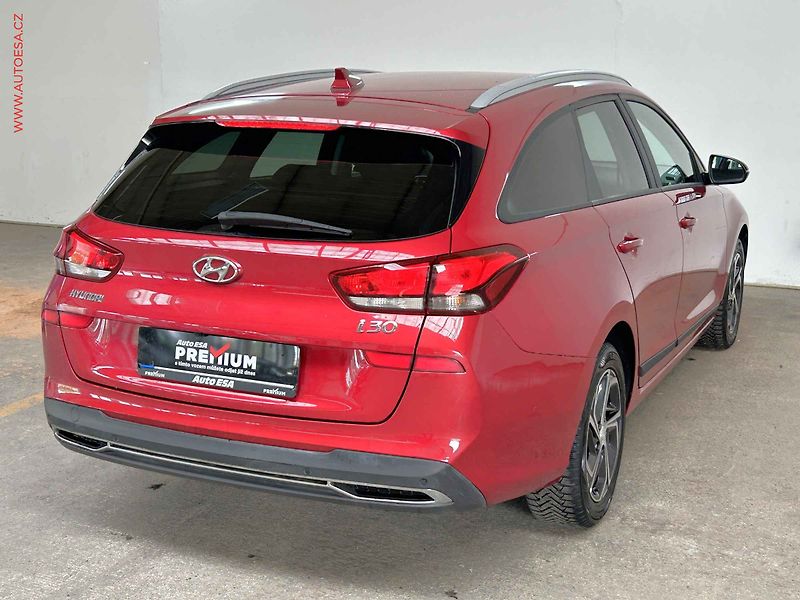 Hyundai i30 (2023) 1.5 DPi, ČR, AC, výhřev sed - fotka 4 z 15