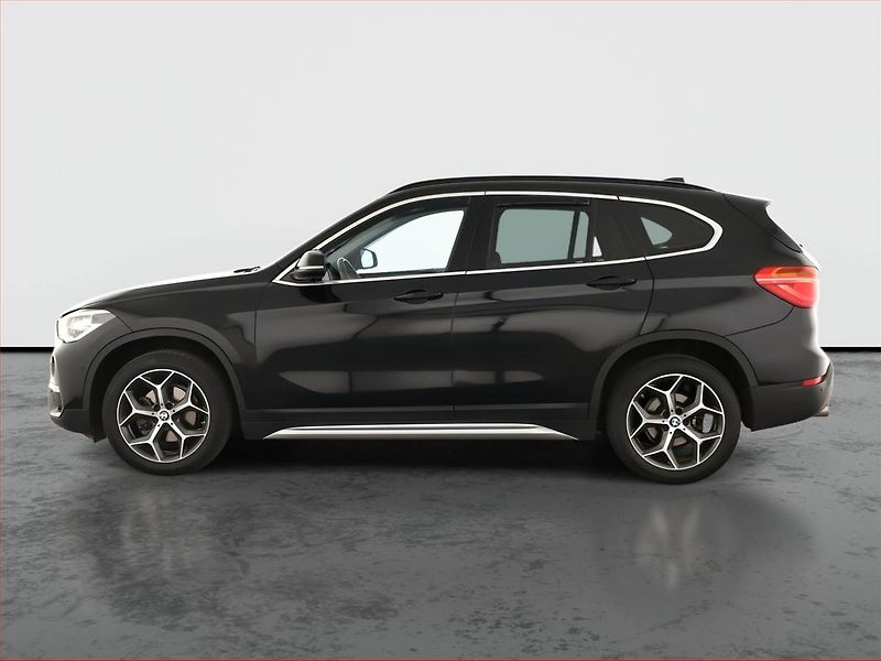 BMW X1 (2019) xDrive18d, ALU, KLIMA, ČR, 4X4 - fotka 3 z 18