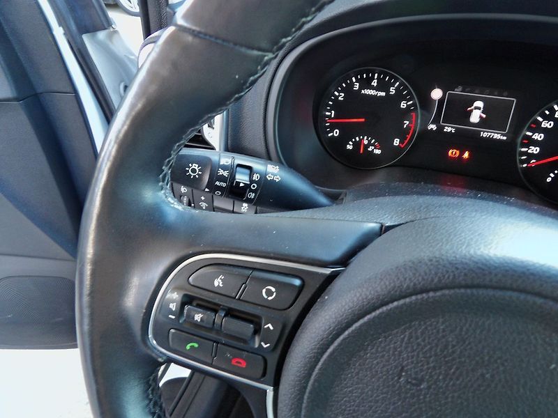 Kia Sportage 1.6GDi 97kW ČR Navi Kamera DPH - fotka 17 z 34