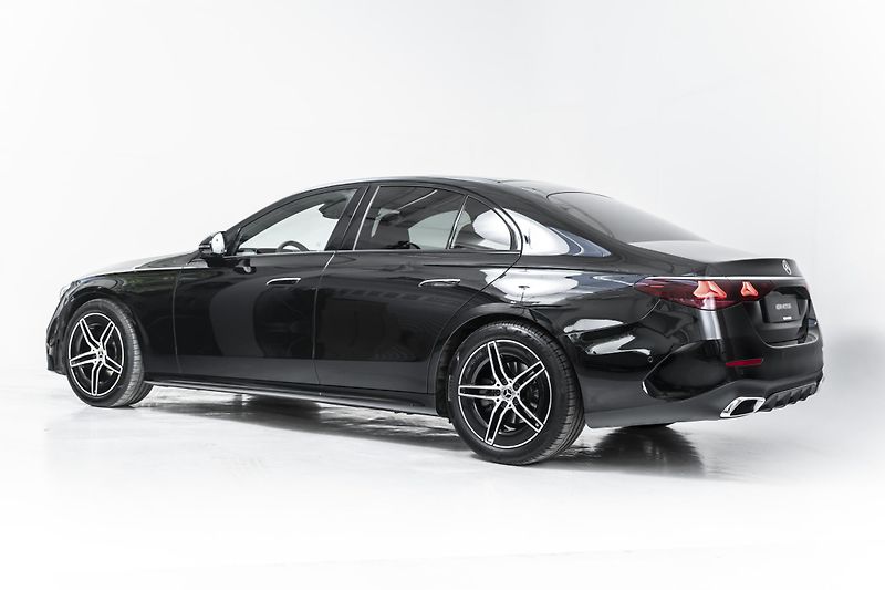 Mercedes-Benz Třídy E 220d 4M*AMG*záruka - fotka 5 z 34