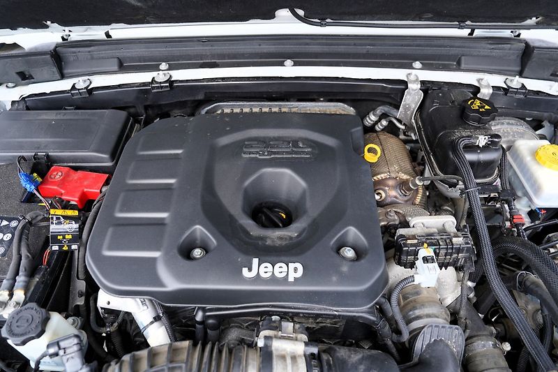 Jeep Wrangler 2.2 CRD/Sport/MultiJet/4x4/AT - fotka 10 z 44