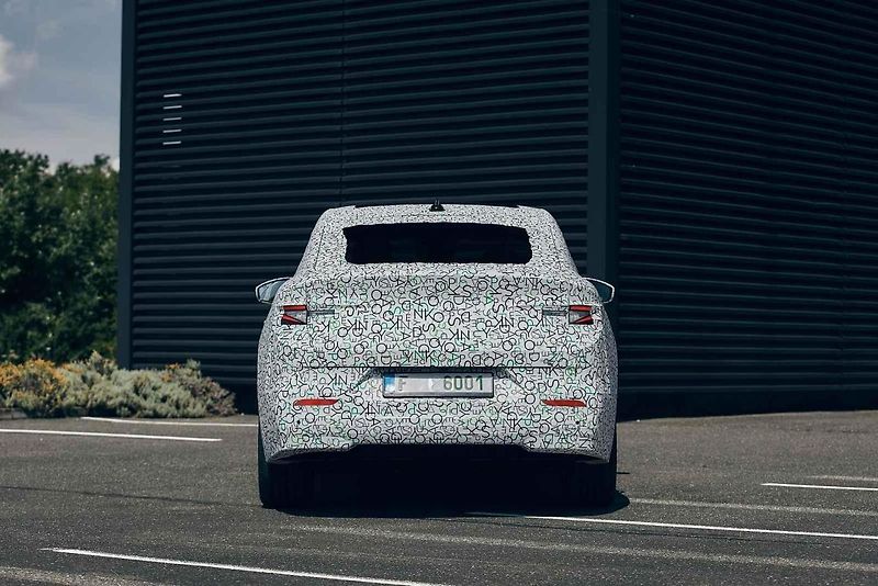 Vybraní motorističtí novináři již za sebou mají první testovací kilometry s Enyaqem iV Coupe