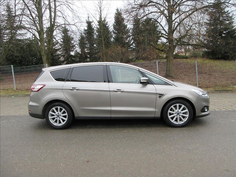 Ford S-MAX 2,0 TDCi 132Kw, 4x4, 7míst, No - fotka 10 z 34