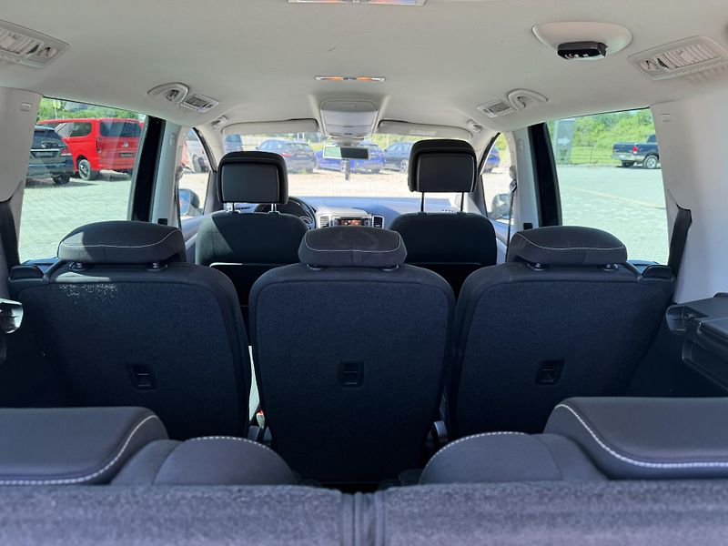 Volkswagen Sharan (2015) 2.0TDI 103kW DSG 7M EL. DVĚŘE - fotka 27 z 41