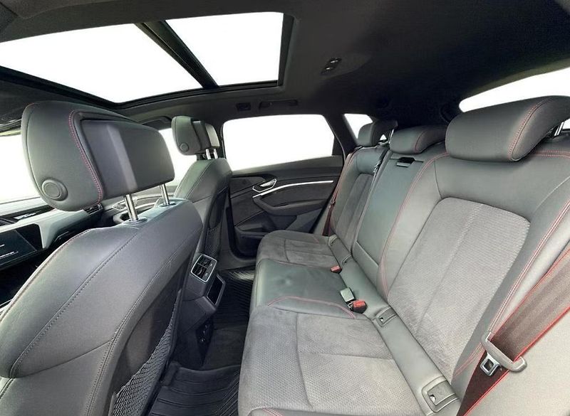 Audi Q8 e-tron 55 Q S-Line 360k Pano Tažné - fotka 11 z 16