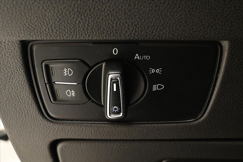 Volkswagen Passat 2,0 TDI 110 kW DSG Elegance Zá - fotka 27 z 33