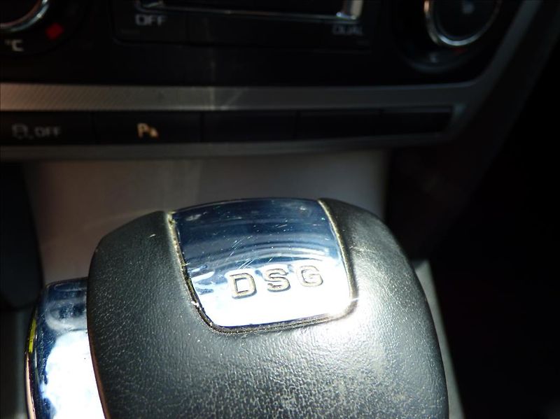 Škoda Octavia 1,6 TDI DSG, Xenon, Digi Klima - fotka 33 z 49