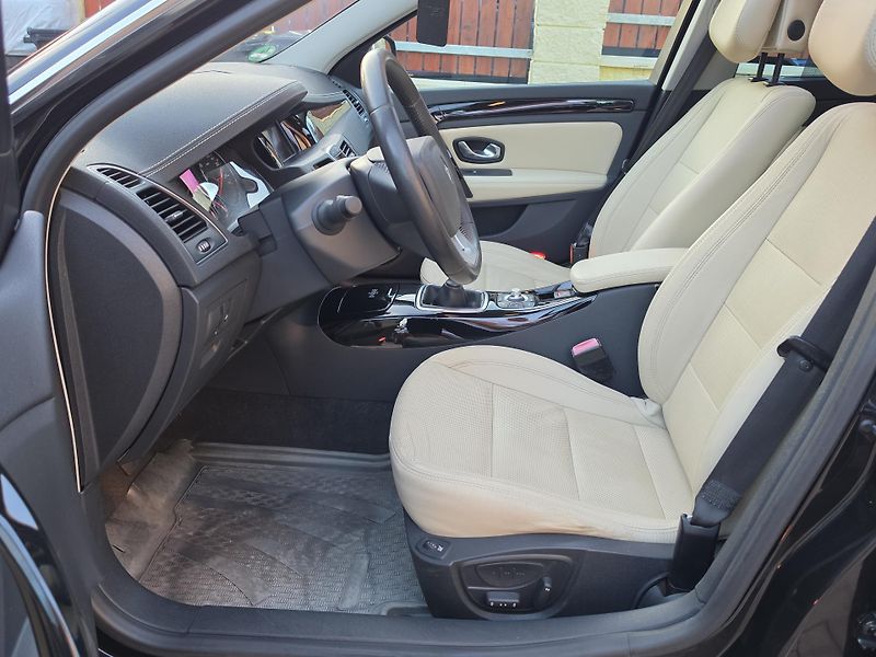 Renault Laguna 2.0dCi 131kW INITIALE*PANORAMA - fotka 13 z 58