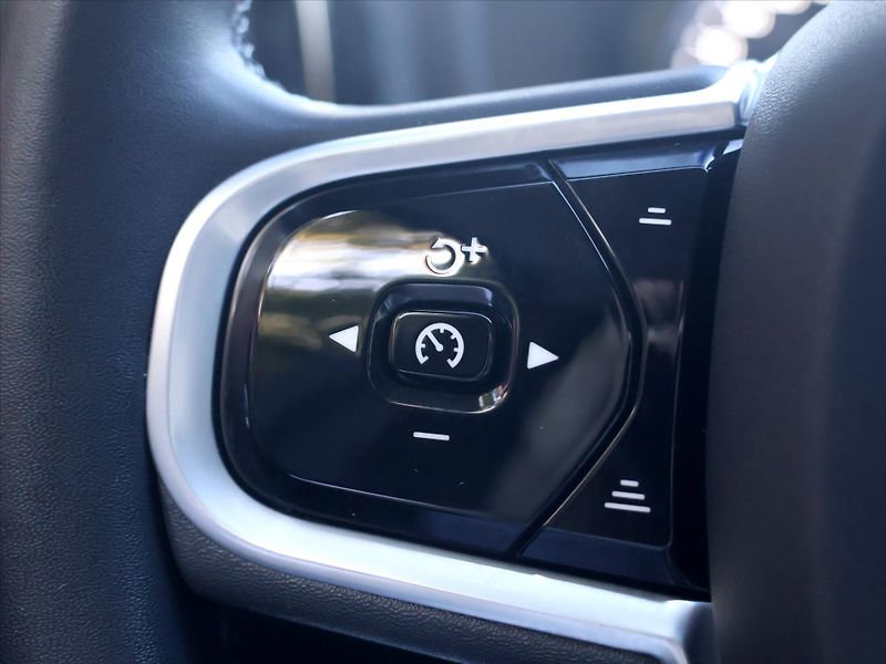 Volvo V60 2,0 B4 AWD Cross Country DPH - fotka 18 z 33