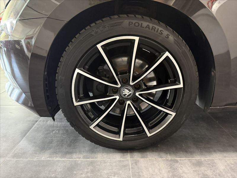 Škoda Superb 2,0   TDI 110kW STYLE 4x4 TAŽN - fotka 41 z 47
