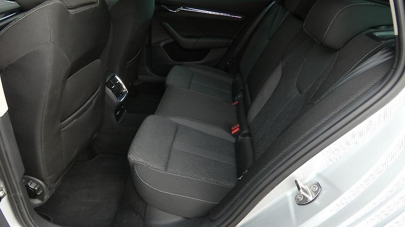Škoda Octavia 2,0 TDI 85kW Style DSG - fotka 19 z 25