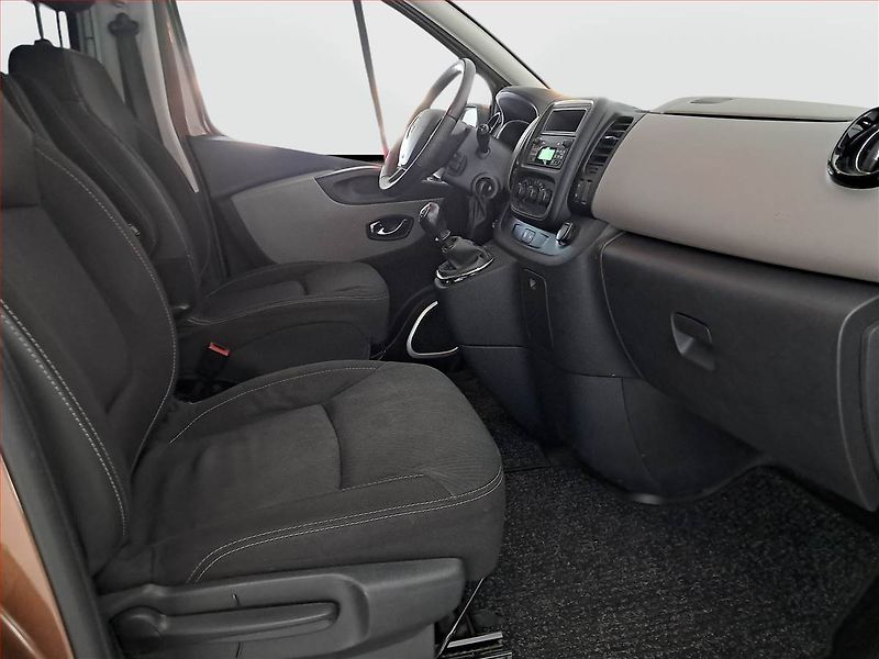 Renault Trafic (2016) 1.6 dCi, Bus, 8Míst, ČR - fotka 9 z 18