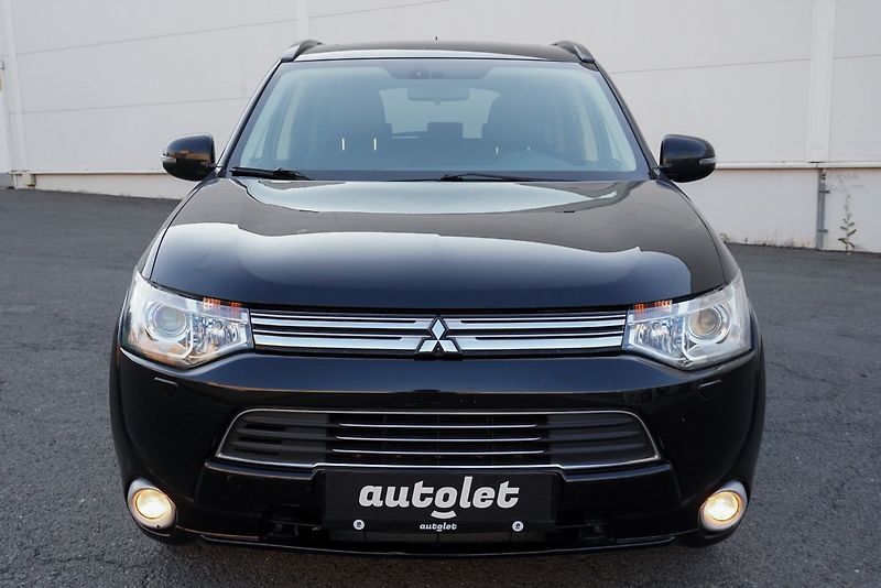 Mitsubishi Outlander 2.0 PHEV 4x4 - fotka 31 z 34