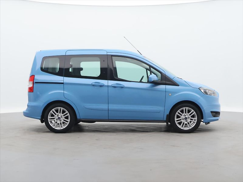 Ford Tourneo Courier 1,0 EB 74kW CZ  Titanium 1.Maj - fotka 8 z 28