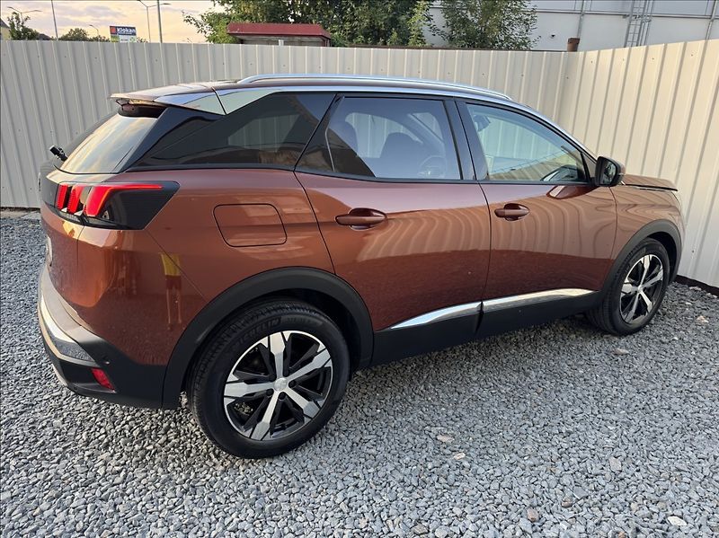 Peugeot 3008 1,2 i ALLURE DPH 1.maj původČR - fotka 13 z 50